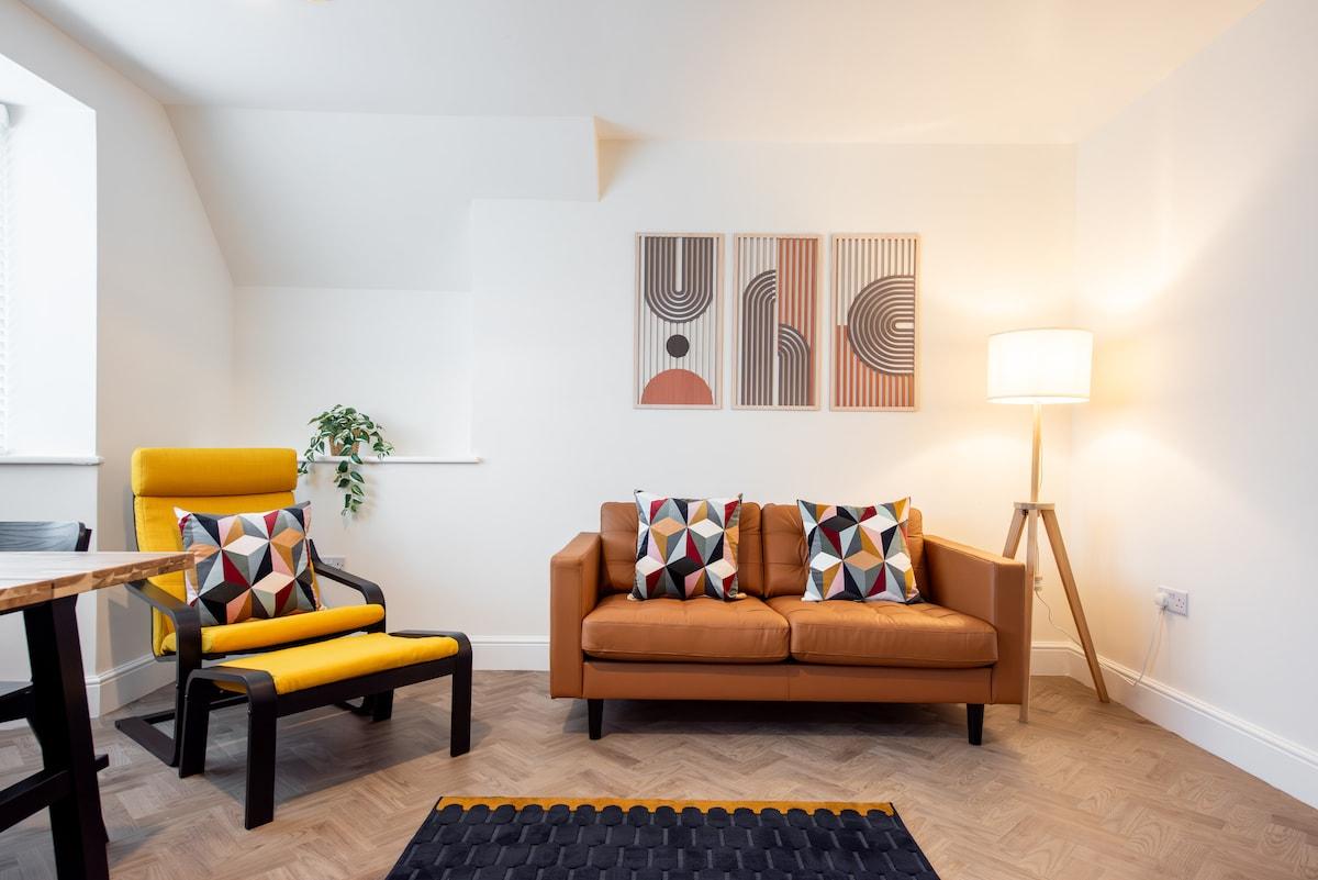 Modern 2BR Apt • Fast WiFi-Superking Bed - Parking3