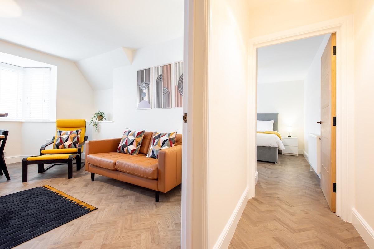 Modern 2BR Apt • Fast WiFi-Superking Bed - Parking4