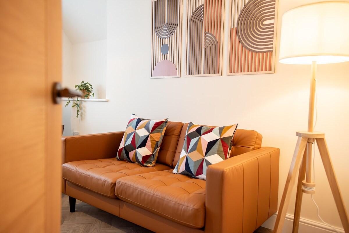 Modern 2BR Apt • Fast WiFi-Superking Bed - Parking5