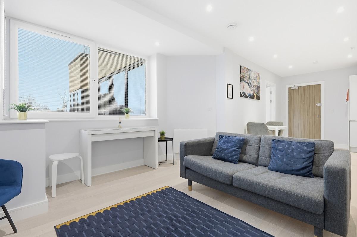 Serviced Central Flat with Parking and fast WI-FI