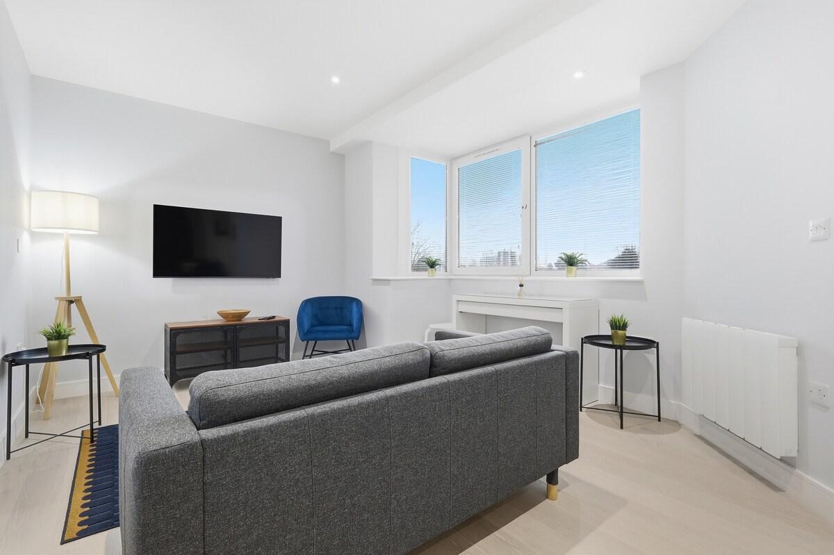 Serviced Central Flat with Parking and fast WI-FI2