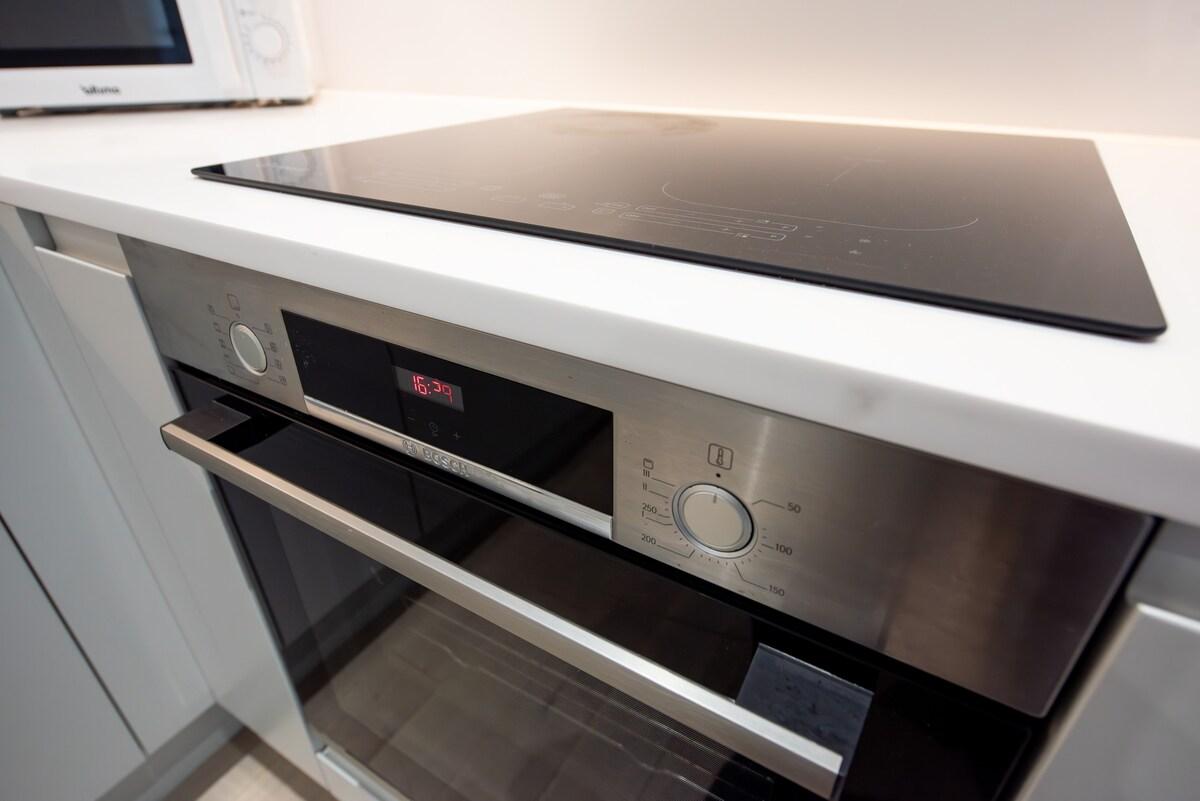 Serviced Central Flat with Parking and fast WI-FI4