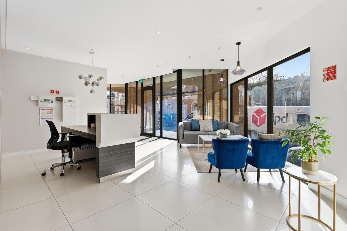 Bright, Modern 1Bed Serviced Apartment inc Parking4