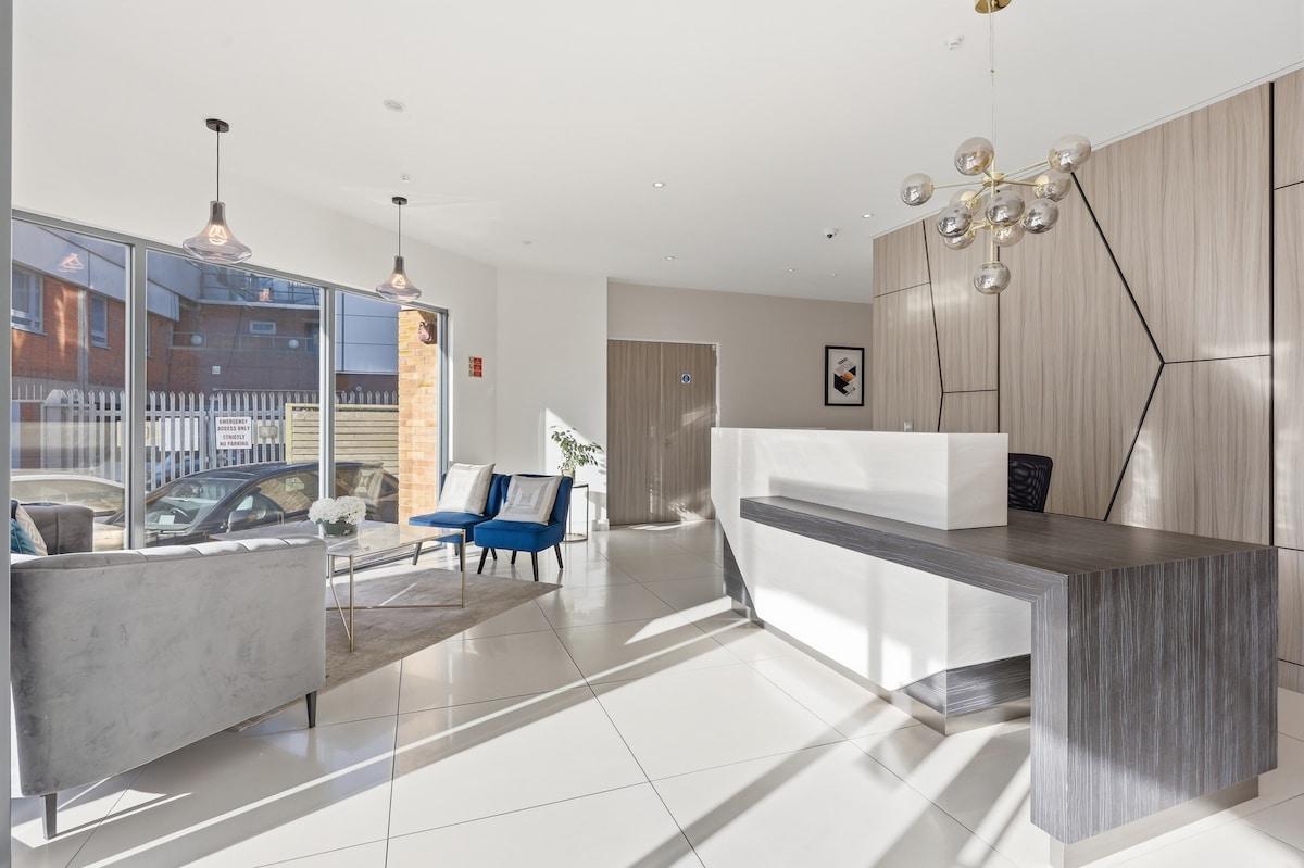 Bright, Modern 1Bed Serviced Apartment inc Parking5